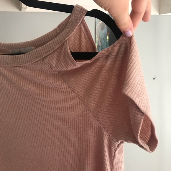 T-shirt with shoulders cut out! - Picture 3 of 3